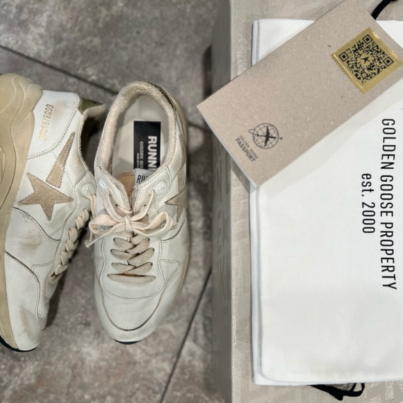 Golden Goose Running Sole- white with gold - Picture 7 of 9